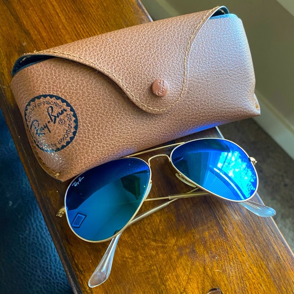 Ray-Ban Accessories - MOVING SALE!! Ray Ban Aviators Blue Mirrored